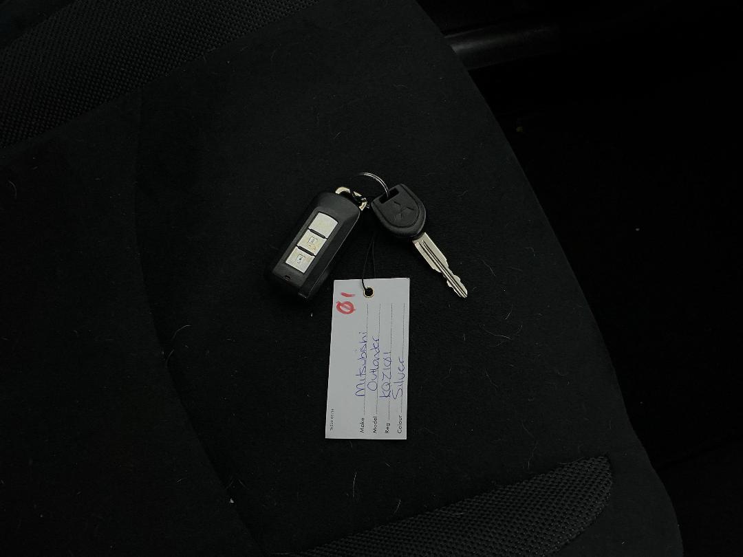 Photo '20' of Mitsubishi Outlander