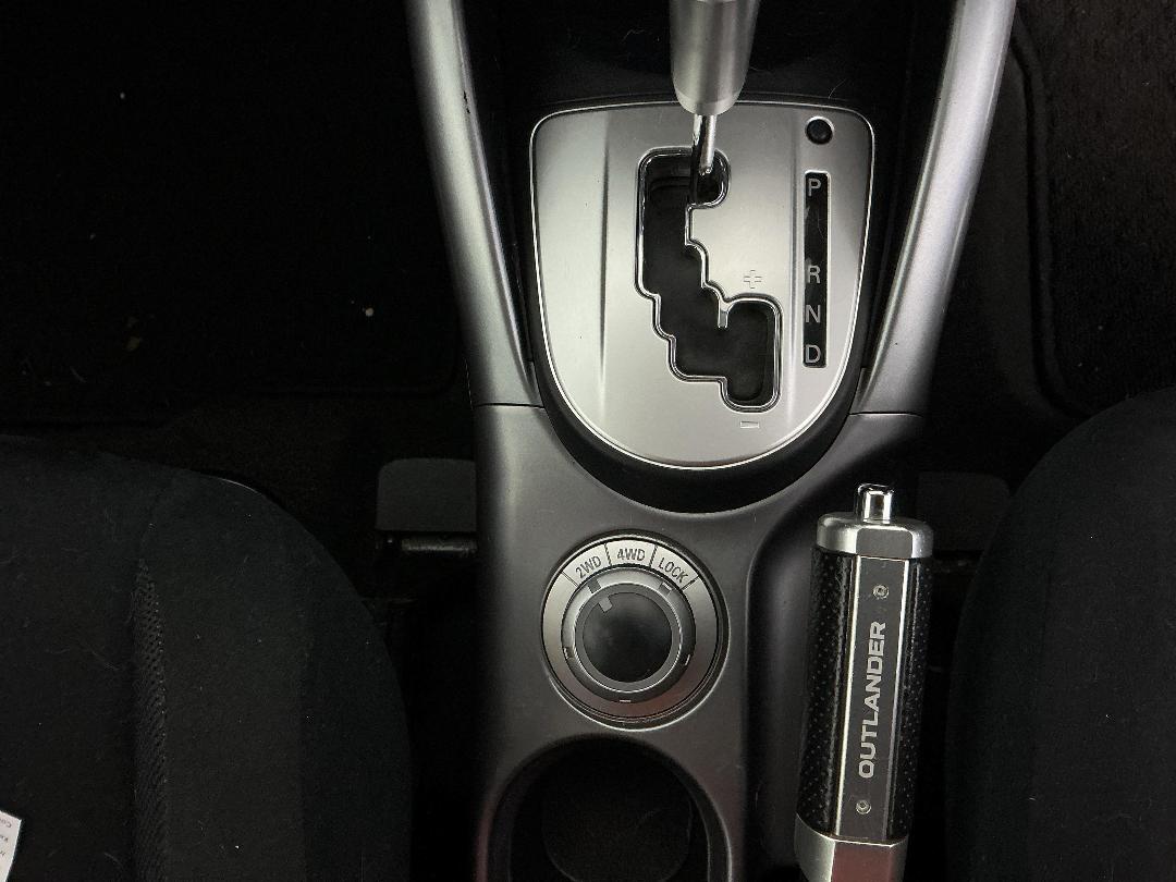 Photo '21' of Mitsubishi Outlander