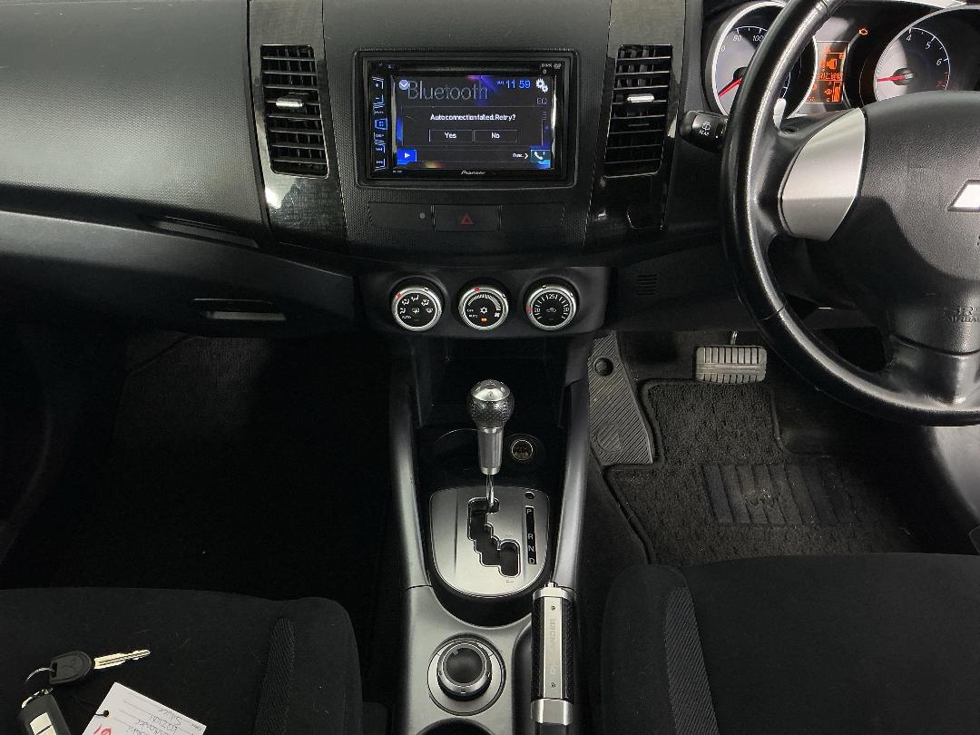 Photo '16' of Mitsubishi Outlander