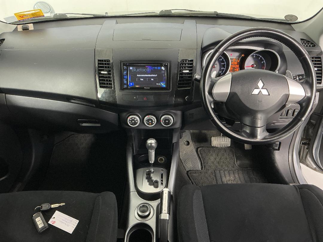 Photo '15' of Mitsubishi Outlander