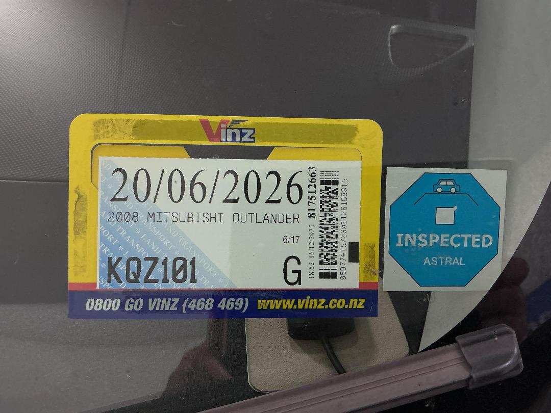 Photo '24' of Mitsubishi Outlander