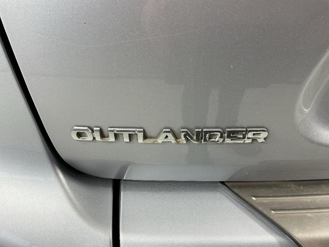 Photo '25' of Mitsubishi Outlander