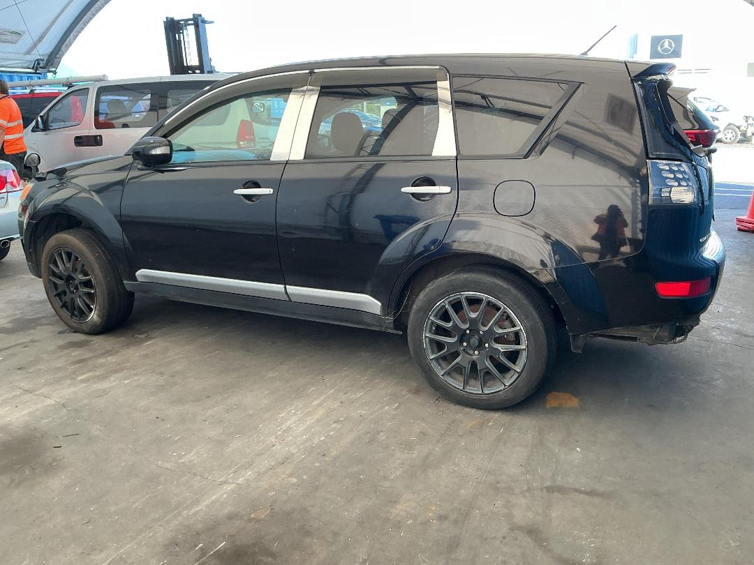 Photo '13' of Mitsubishi Outlander