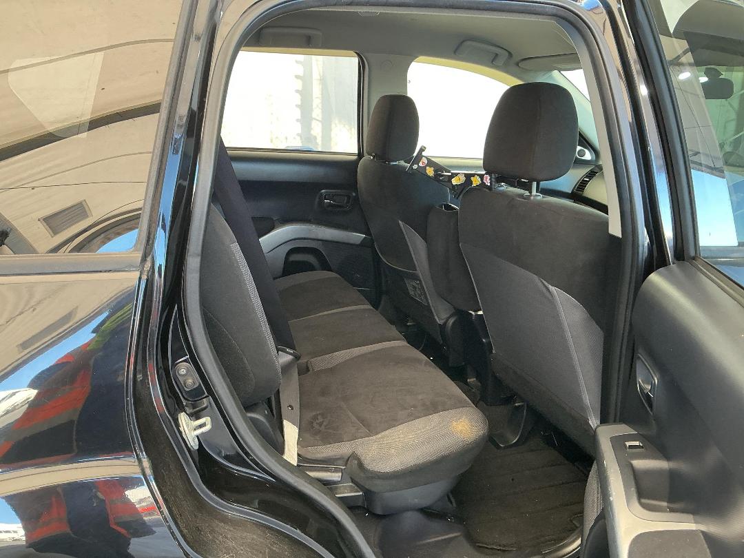 Photo '21' of Mitsubishi Outlander