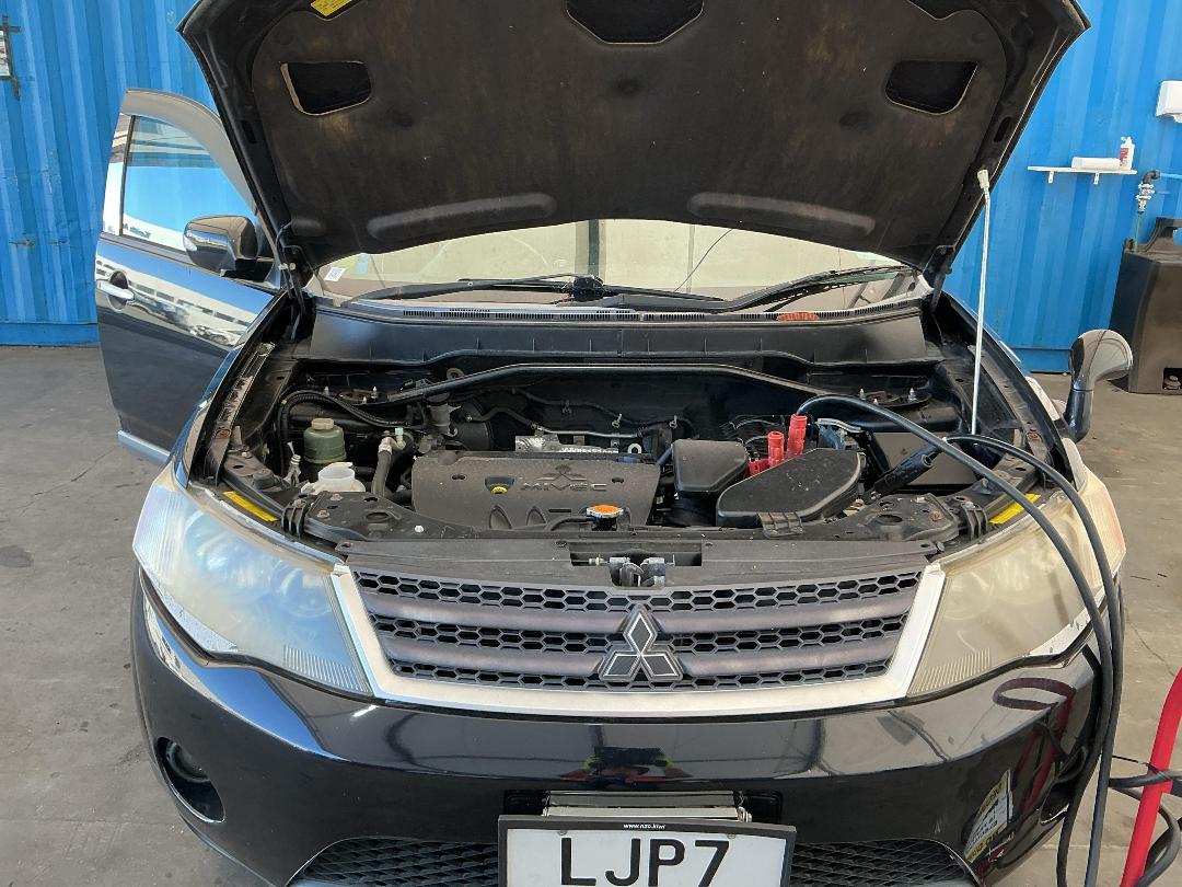 Photo '27' of Mitsubishi Outlander