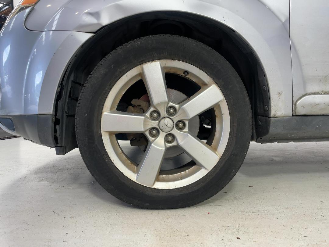 Photo '8' of Mitsubishi Outlander