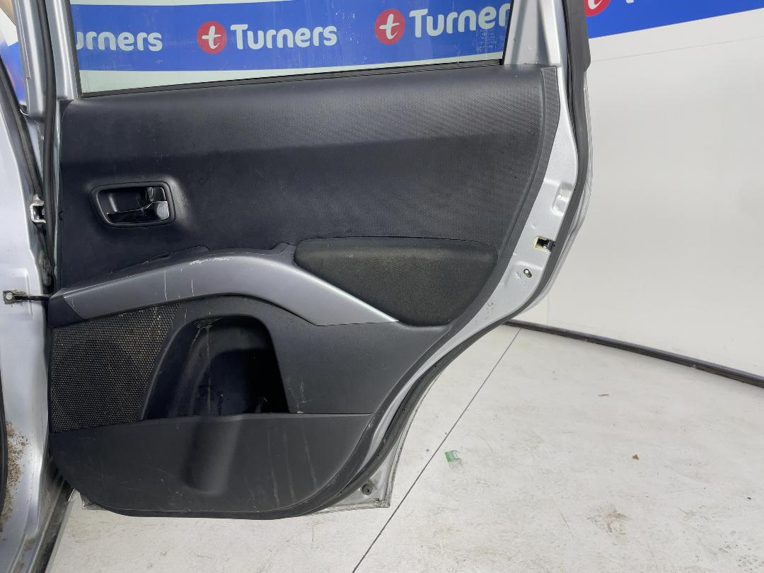 Photo '17' of Mitsubishi Outlander