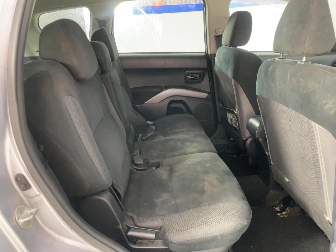 Photo '18' of Mitsubishi Outlander