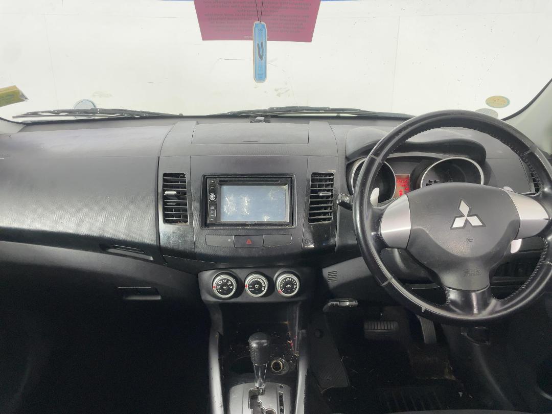 Photo '15' of Mitsubishi Outlander