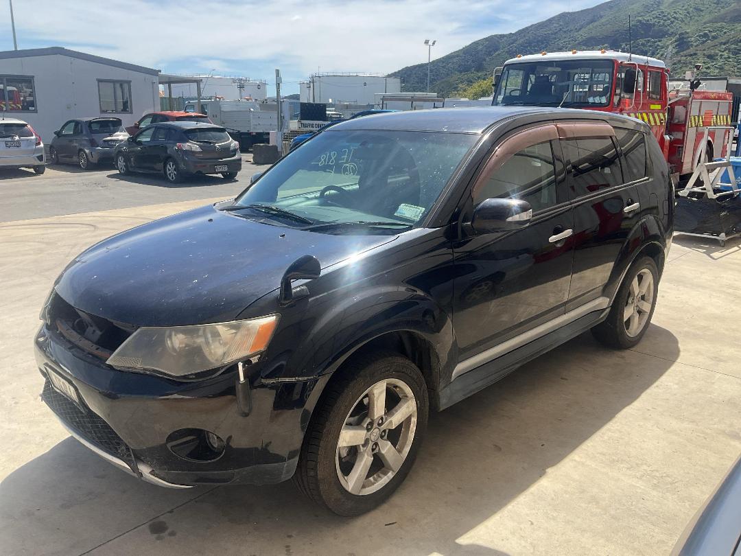 Photo '2' of Mitsubishi Outlander Photo '2' of Mitsubishi Outlander