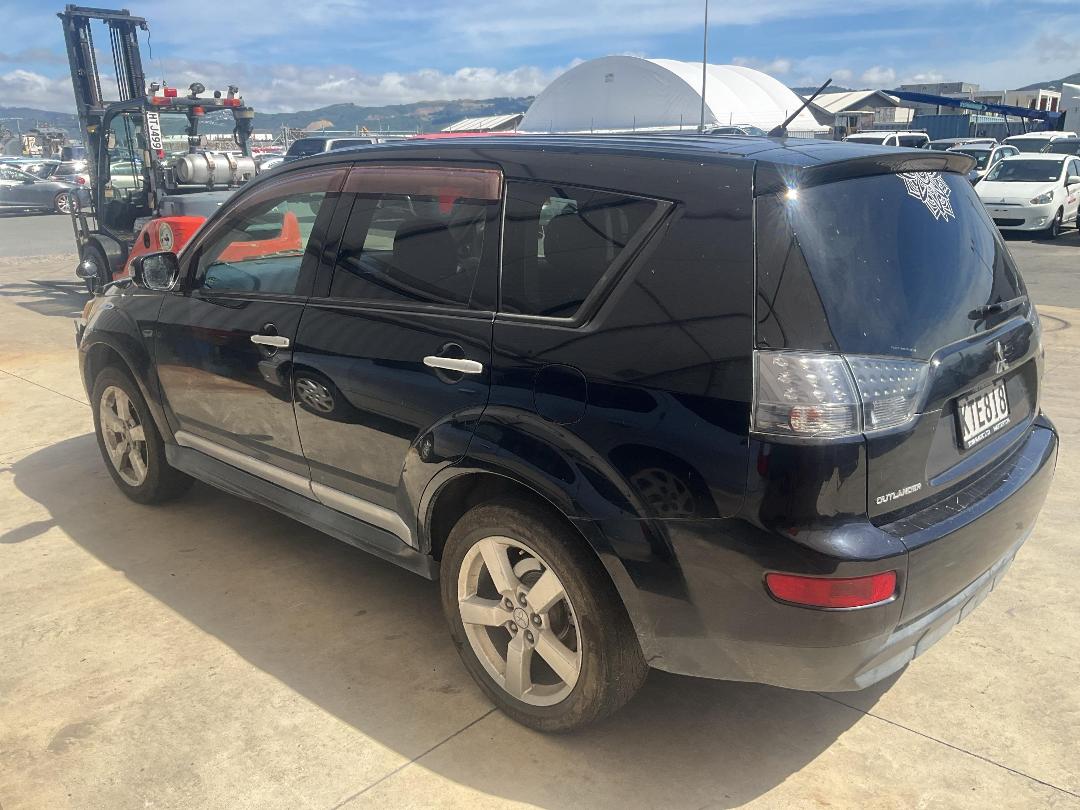 Photo '3' of Mitsubishi Outlander Photo '3' of Mitsubishi Outlander