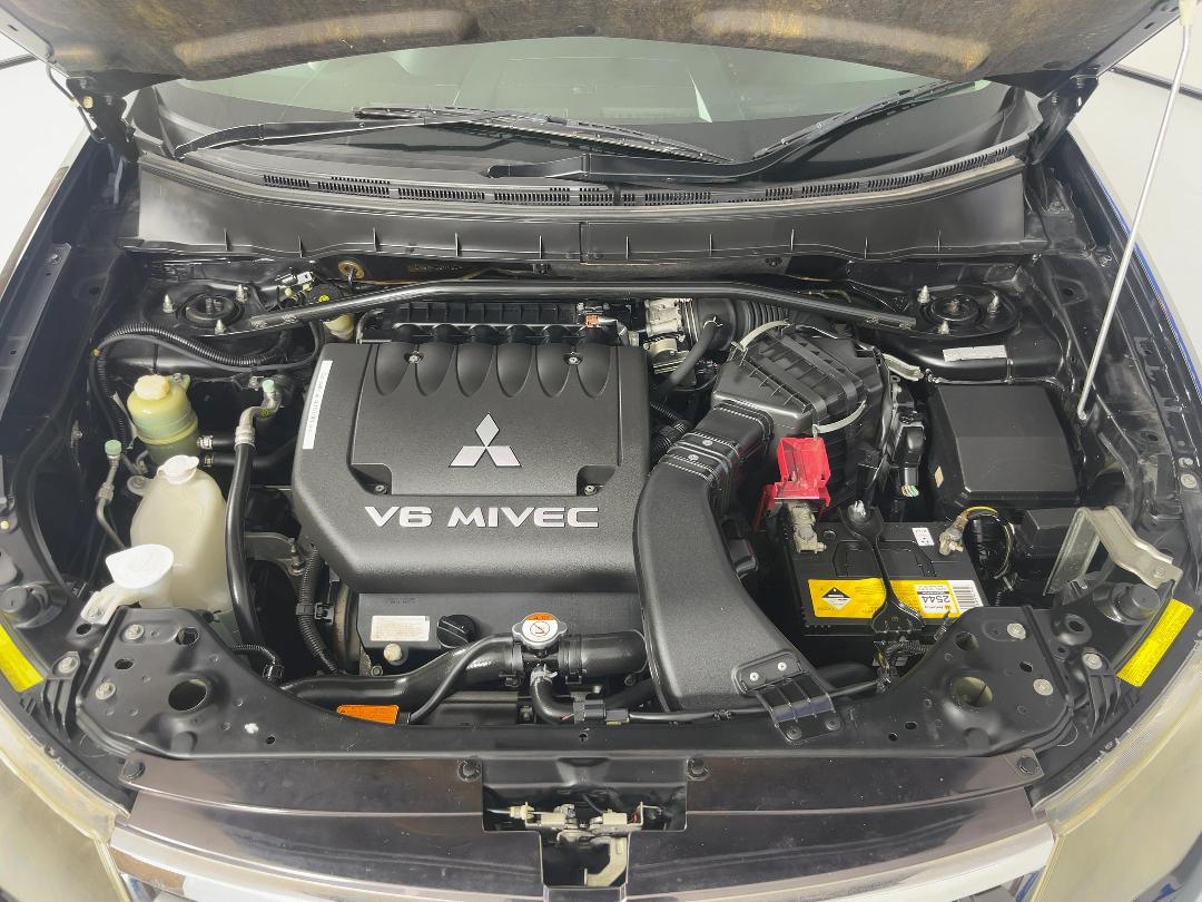 Photo '13' of Mitsubishi Outlander