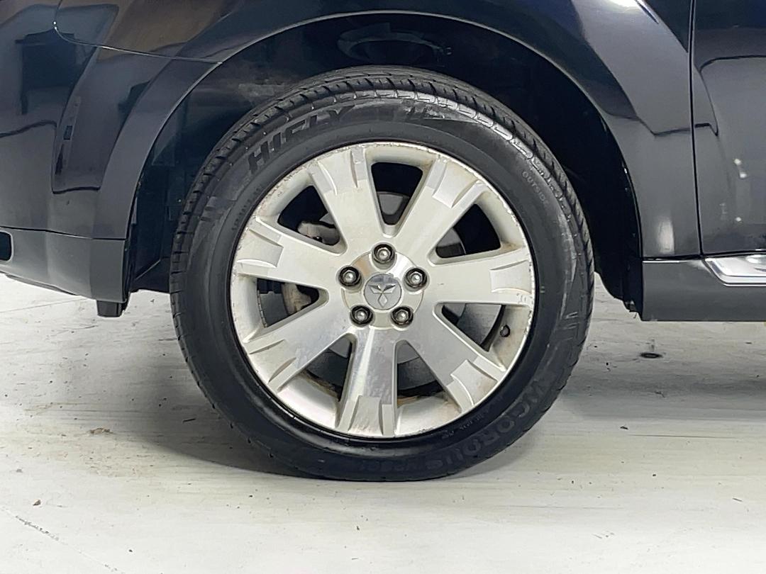 Photo '10' of Mitsubishi Outlander