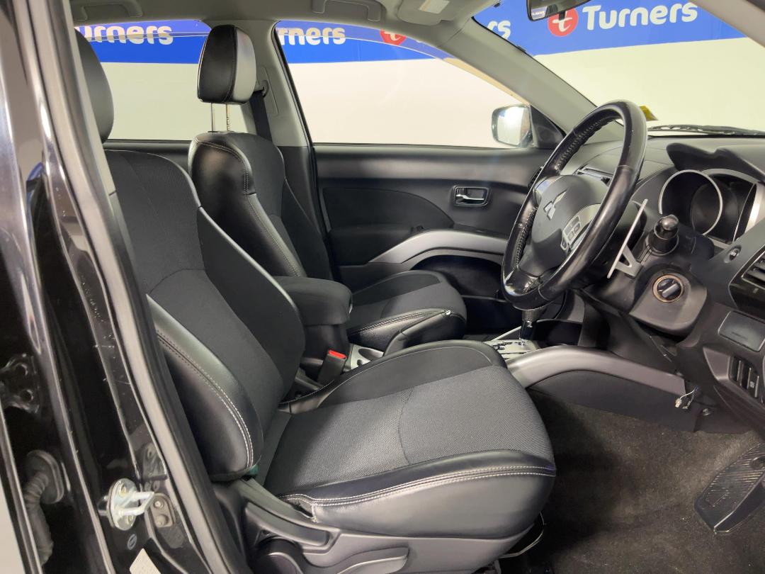 Photo '16' of Mitsubishi Outlander