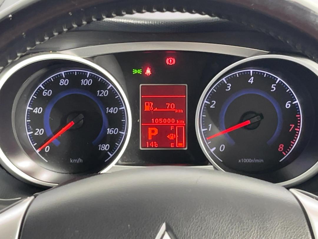 Photo '21' of Mitsubishi Outlander