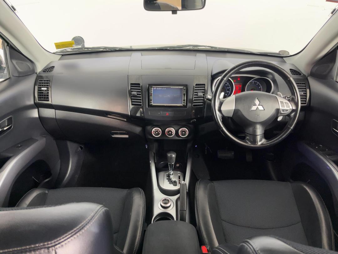 Photo '17' of Mitsubishi Outlander