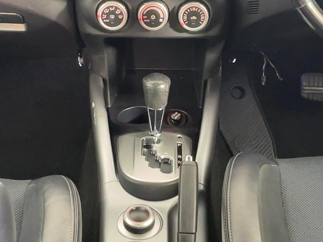 Photo '18' of Mitsubishi Outlander