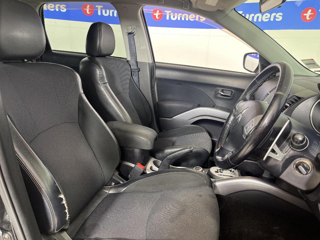 Photo '16' of Mitsubishi Outlander Photo '16' of Mitsubishi Outlander