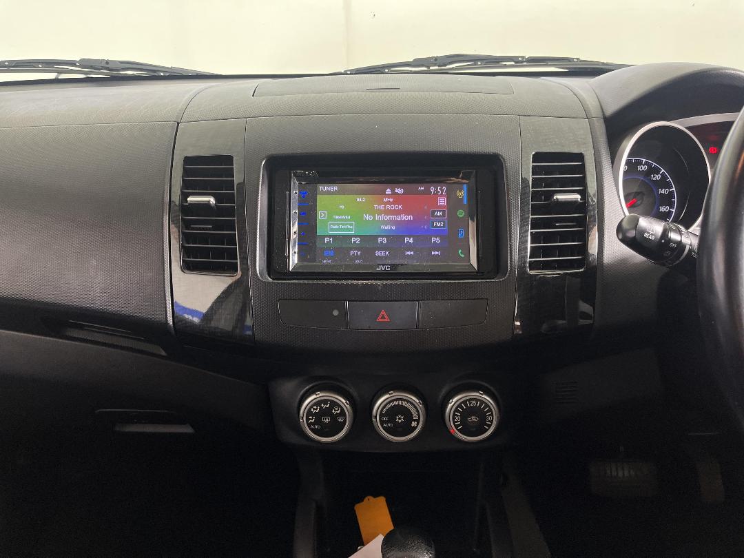 Photo '18' of Mitsubishi Outlander Photo '18' of Mitsubishi Outlander