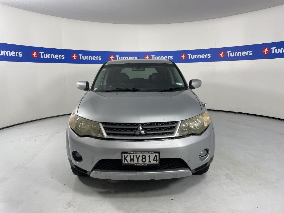 Photo '2' of Mitsubishi Outlander