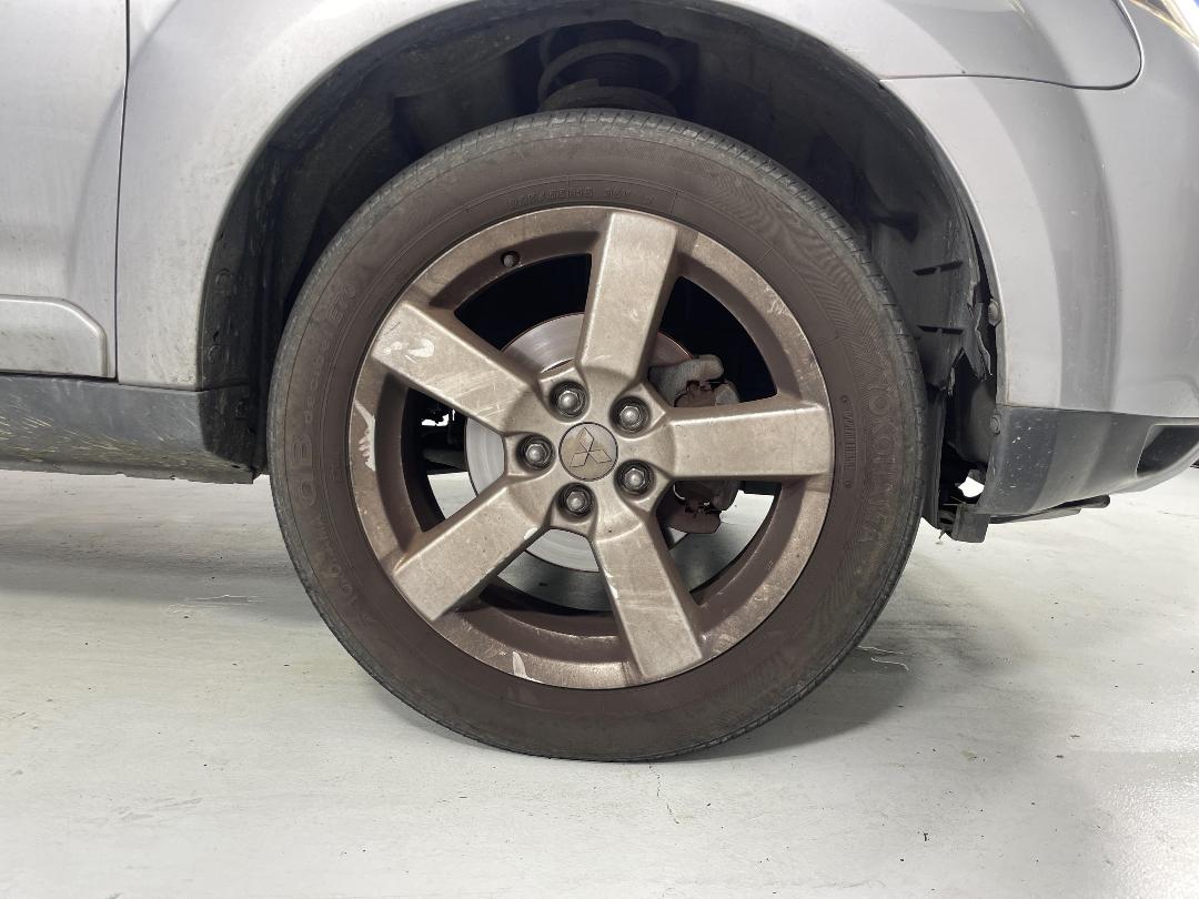 Photo '9' of Mitsubishi Outlander