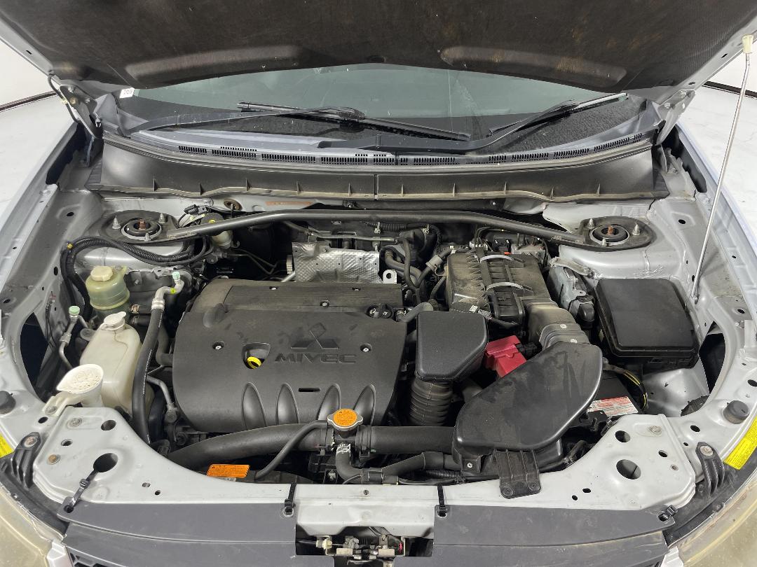 Photo '13' of Mitsubishi Outlander