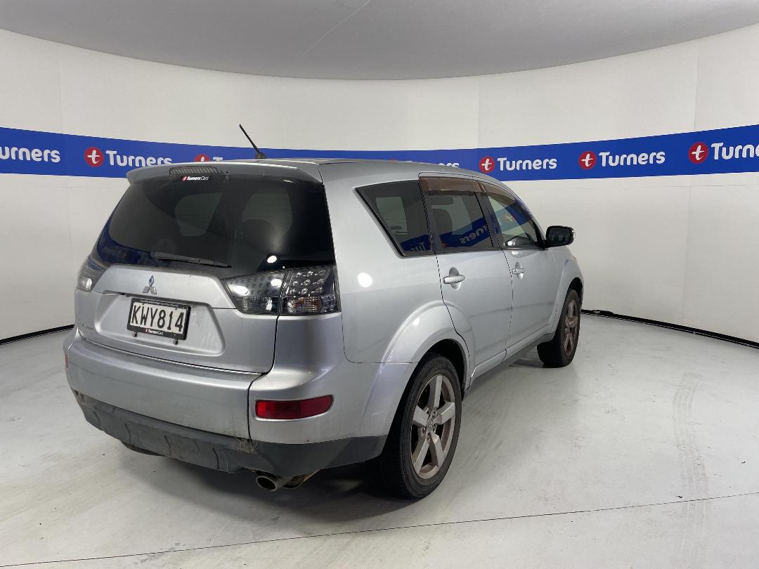 Photo '7' of Mitsubishi Outlander