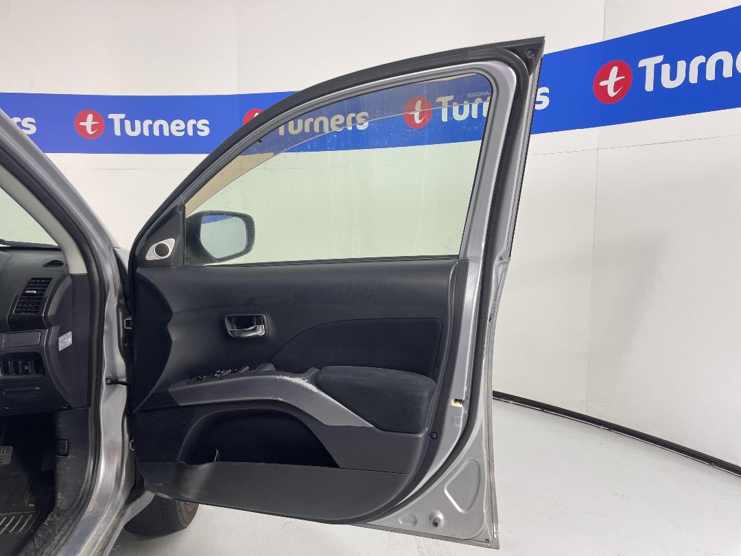 Photo '15' of Mitsubishi Outlander