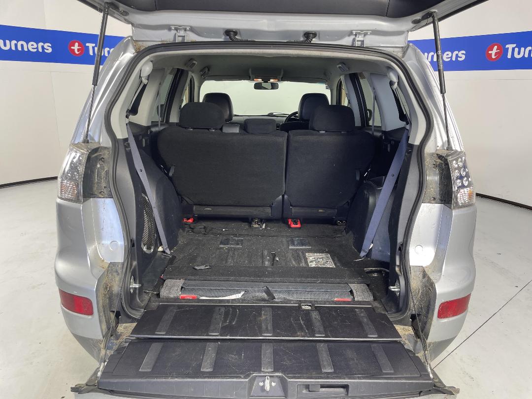 Photo '14' of Mitsubishi Outlander