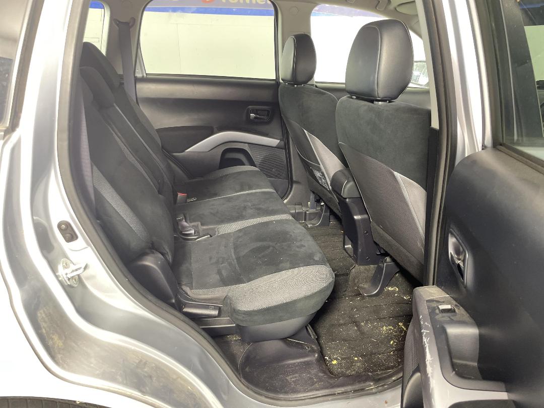 Photo '20' of Mitsubishi Outlander