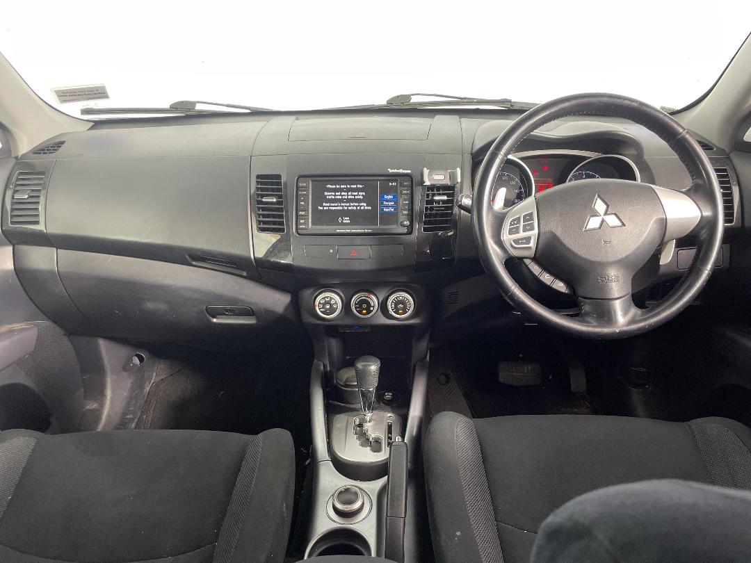 Photo '18' of Mitsubishi Outlander