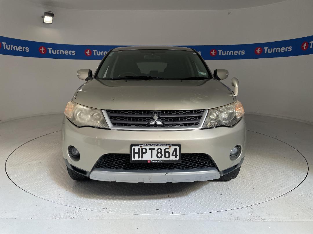 Photo '2' of Mitsubishi Outlander