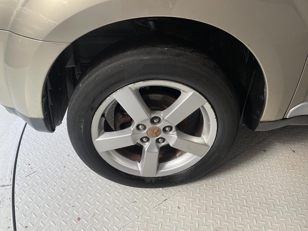 Photo '10' of Mitsubishi Outlander