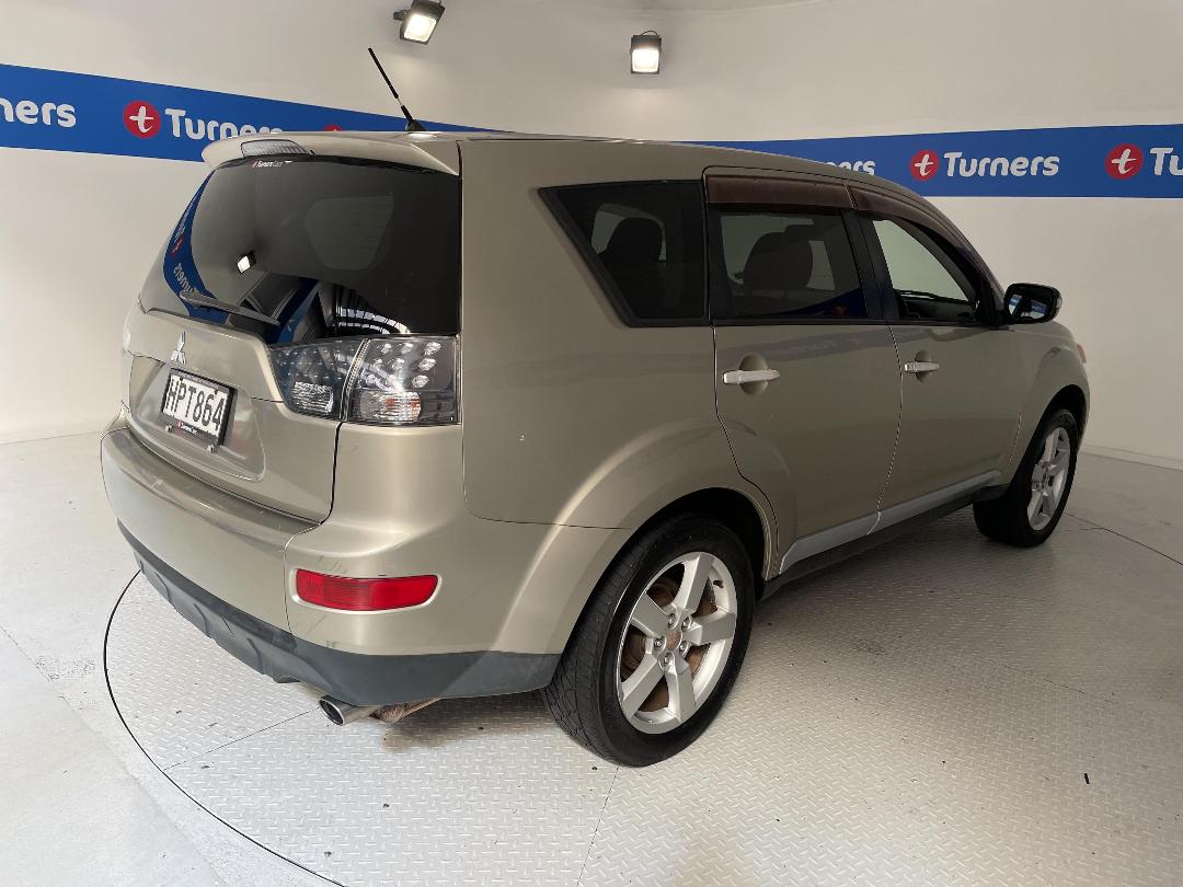 Photo '7' of Mitsubishi Outlander