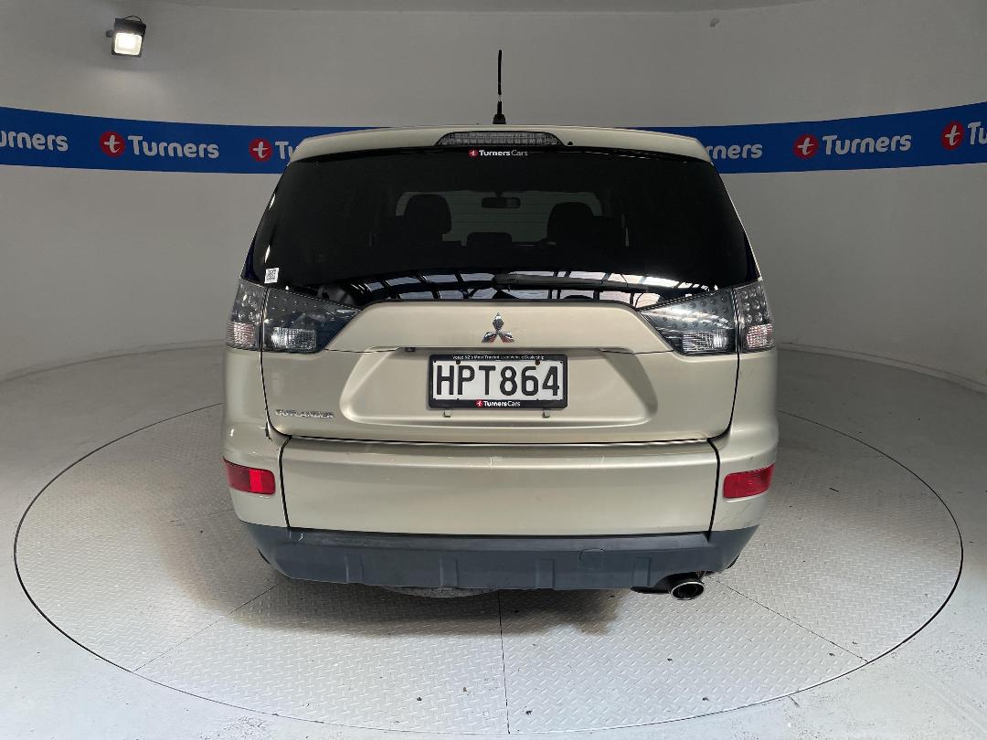 Photo '6' of Mitsubishi Outlander