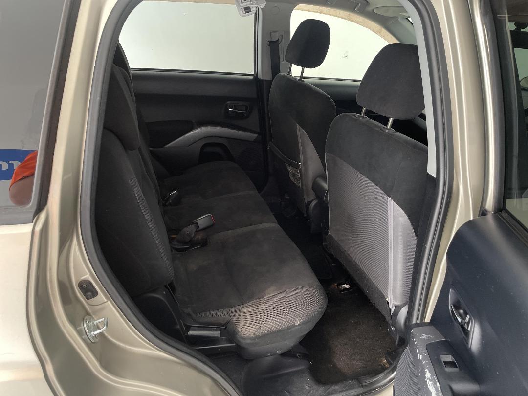 Photo '20' of Mitsubishi Outlander