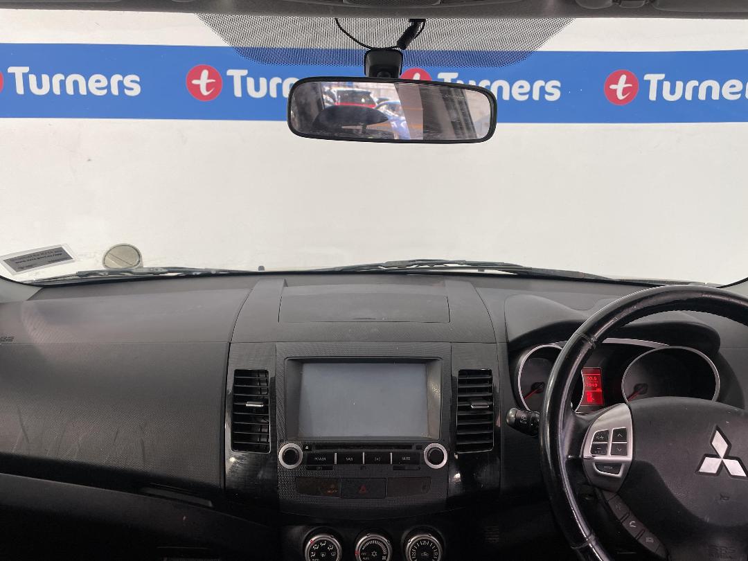 Photo '17' of Mitsubishi Outlander