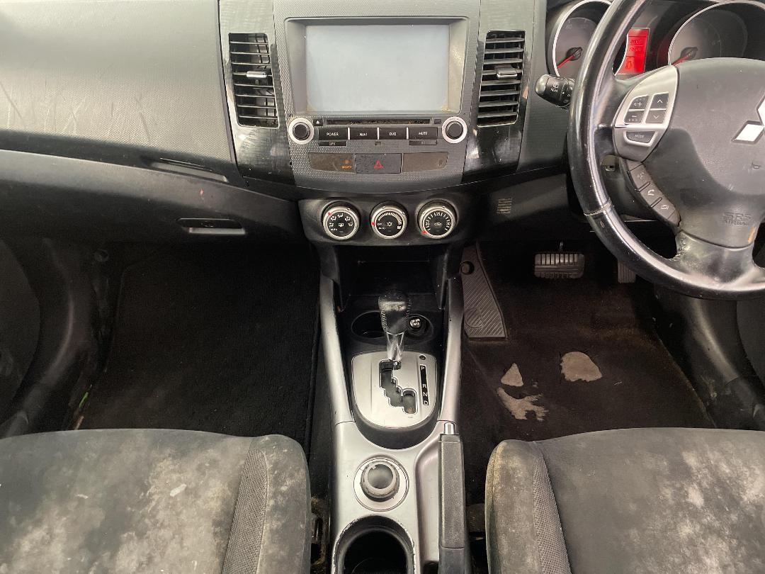 Photo '18' of Mitsubishi Outlander