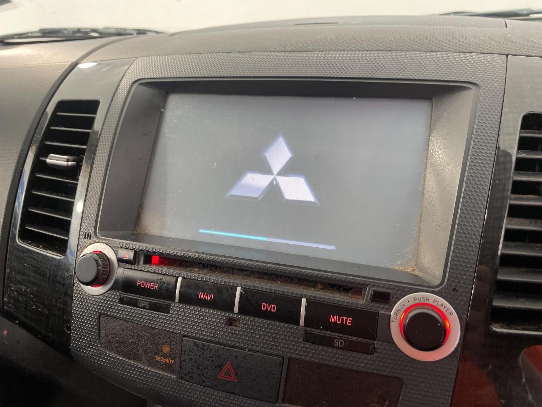 Photo '28' of Mitsubishi Outlander