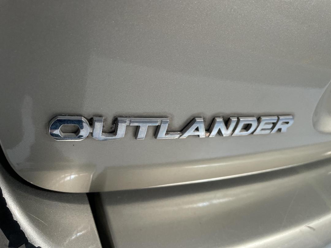 Photo '35' of Mitsubishi Outlander