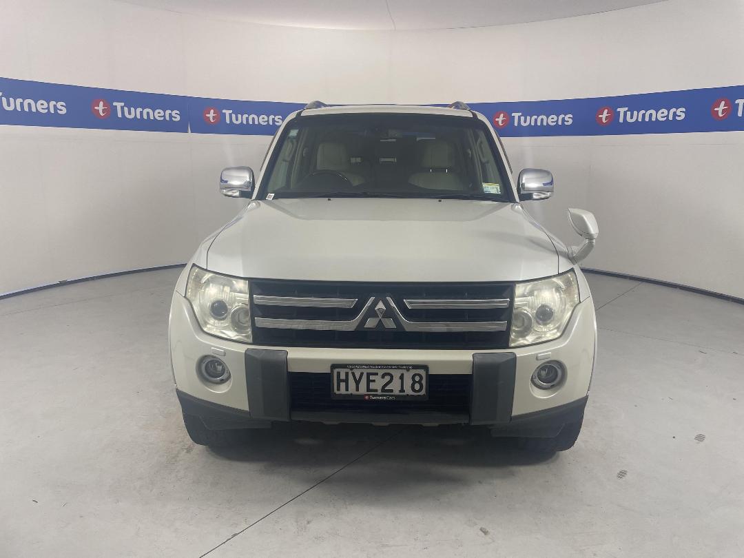 Photo '2' of Mitsubishi Pajero