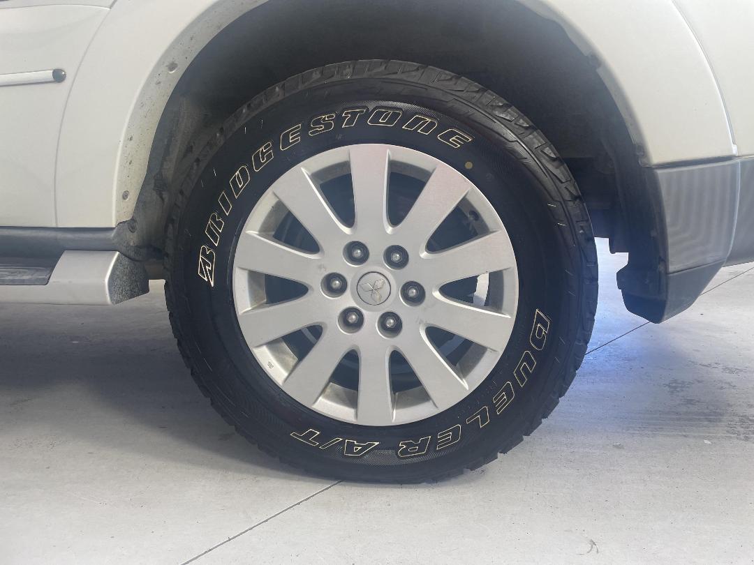 Photo '11' of Mitsubishi Pajero