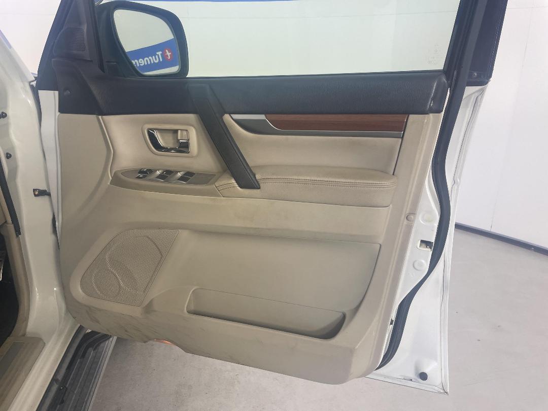 Photo '15' of Mitsubishi Pajero