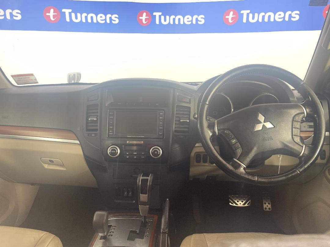 Photo '17' of Mitsubishi Pajero