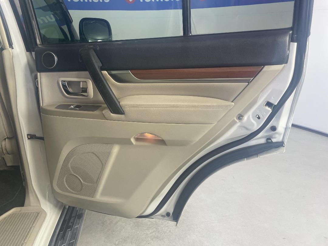 Photo '19' of Mitsubishi Pajero