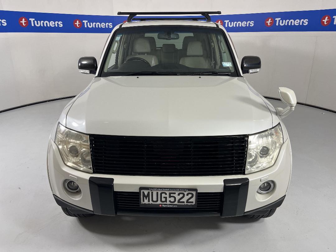 Photo '2' of Mitsubishi Pajero