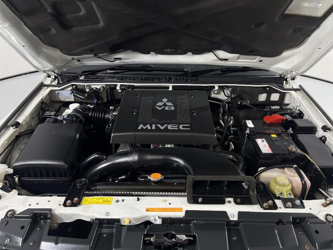 Photo '13' of Mitsubishi Pajero