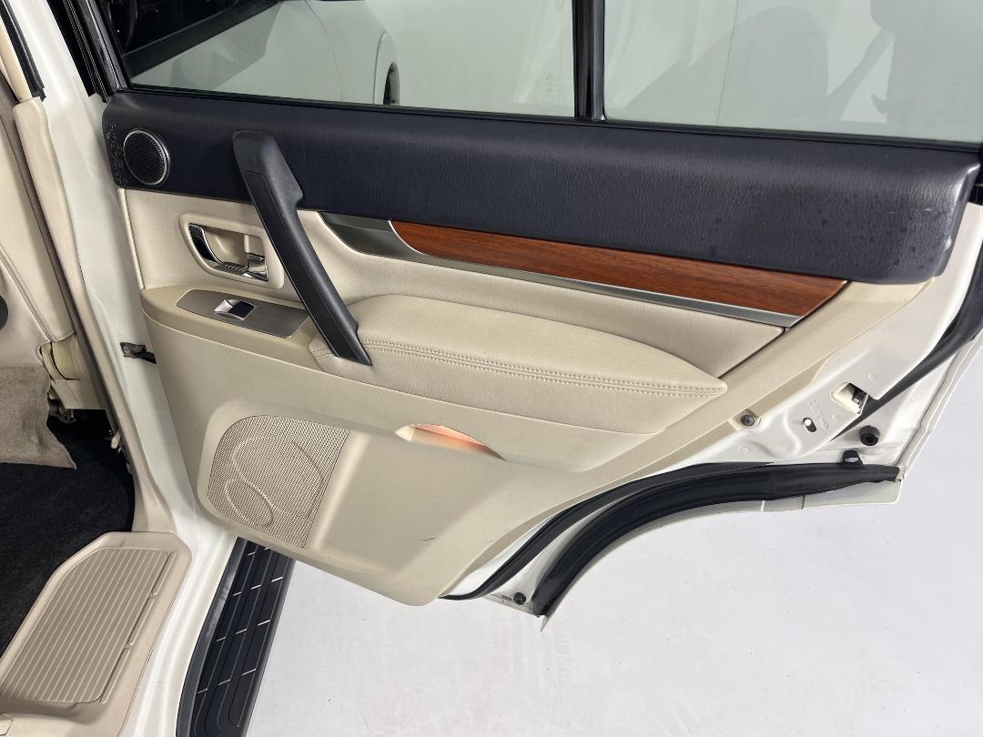 Photo '19' of Mitsubishi Pajero