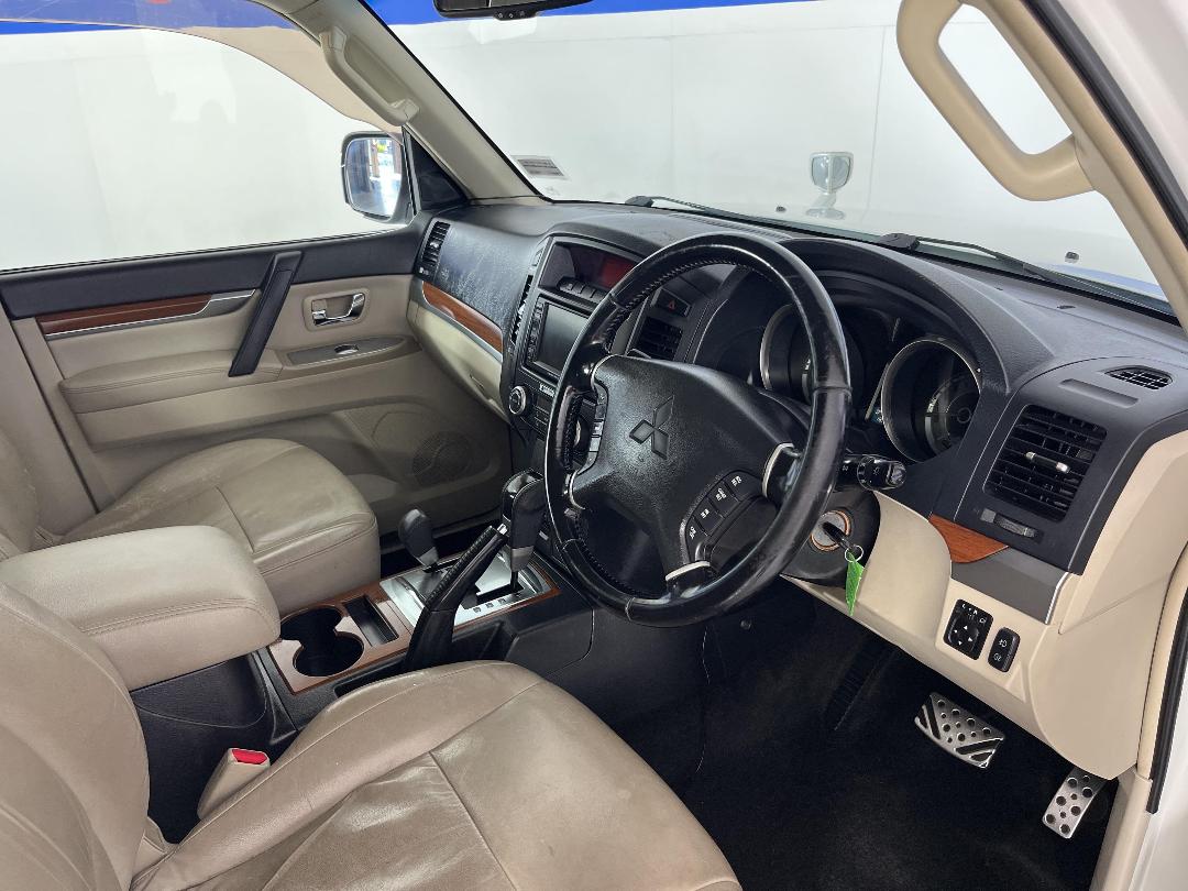 Photo '16' of Mitsubishi Pajero