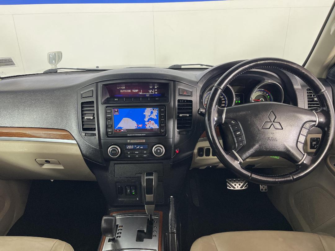 Photo '17' of Mitsubishi Pajero